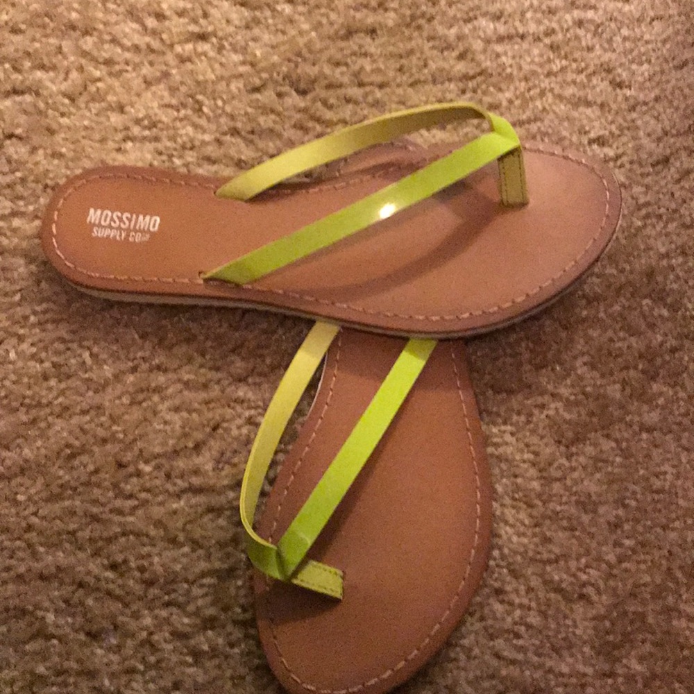 💛Mossimo Sandals - Picture 2 of 2